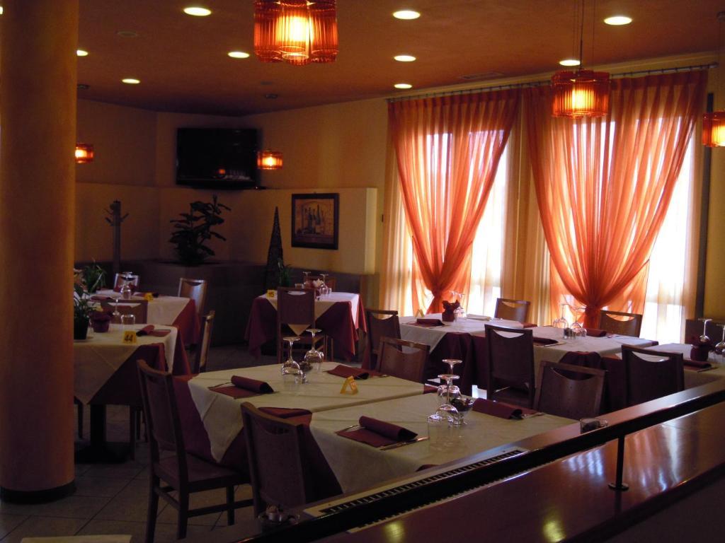 Hotel Xibana Tribano Bagian luar foto